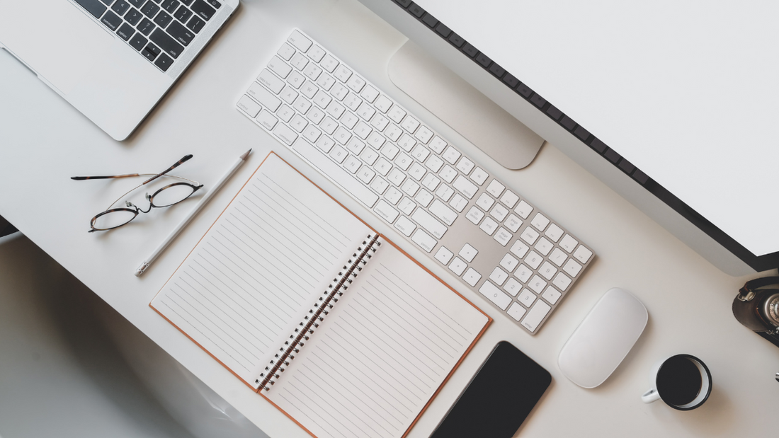 デスクワークにこそ腹巻きパンツ。座り時間が長い人に人気の理由