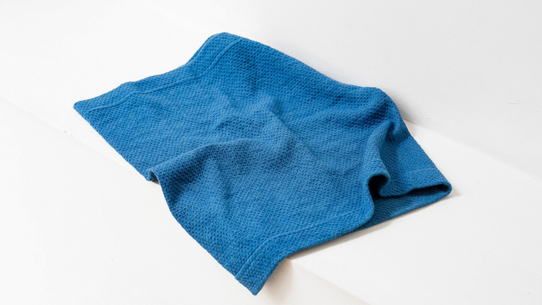 すべて一点もの。徳島で染められた“あまべ藍”の奥深い青に魅せられて