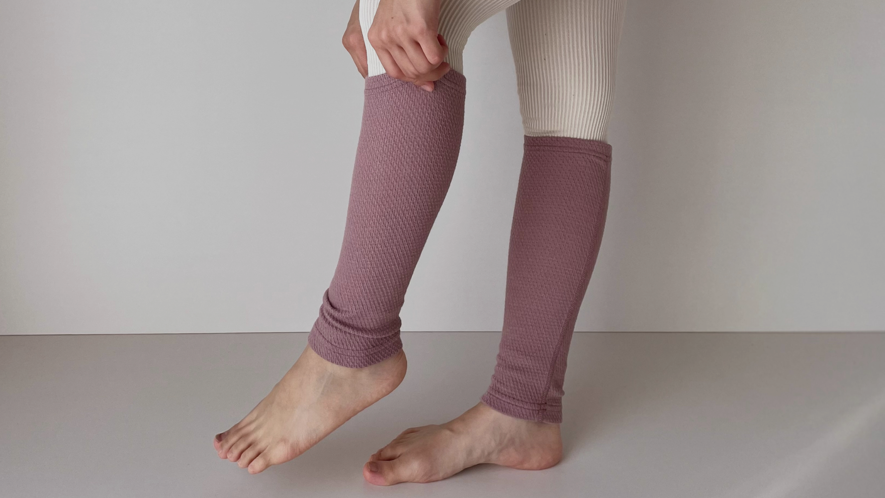 薄いのにあたたかい！冬に手放せないレッグウォーマーの魅力