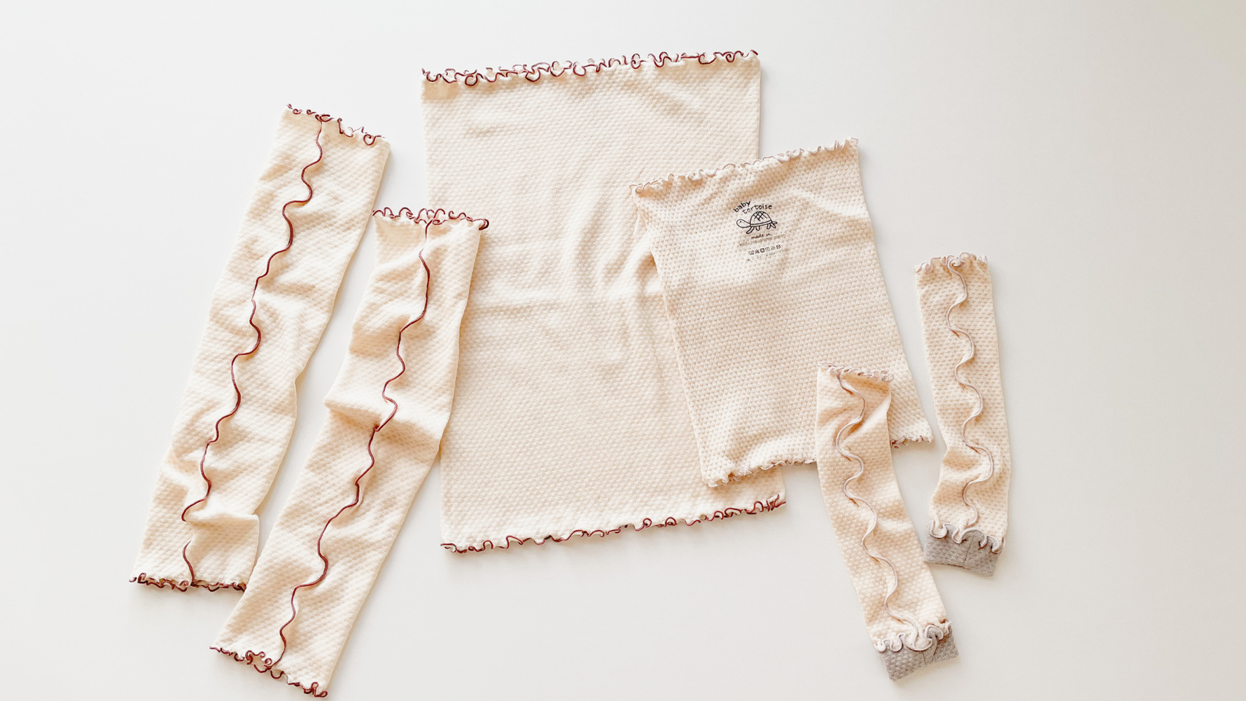 冷え性女性の味方。腹巻×靴下×レッグウォーマーの黄金バランス