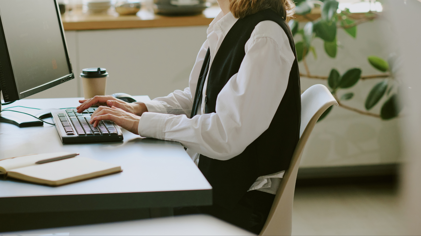 デスクワーク冷えの対策、何から始める？｜今日からできる温活習慣