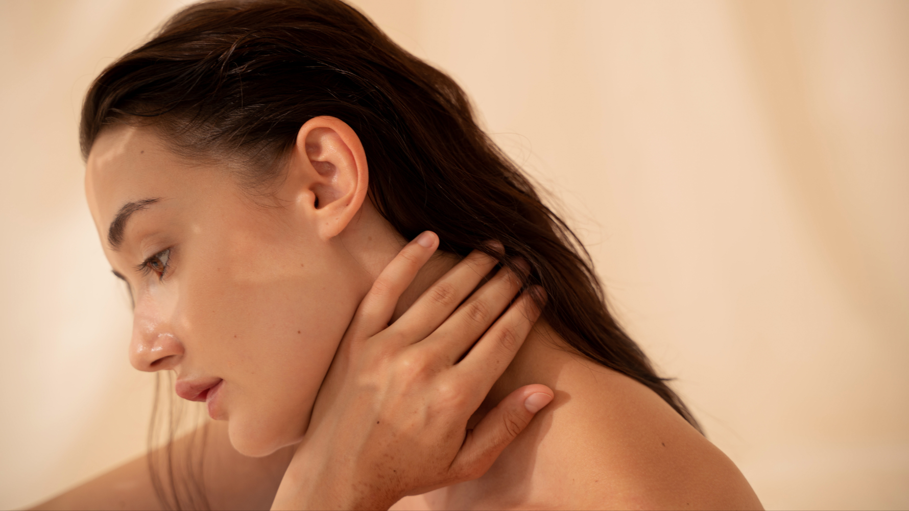 自律神経と首の関係とは？首を冷やさない習慣で不調を整える方法